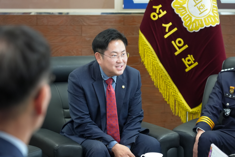 '안성경찰서장 의회방문' 게시글의 사진(11)