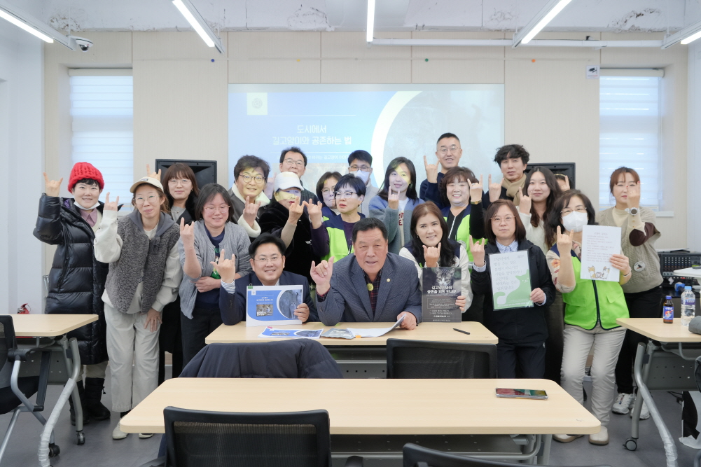 '김하연 작가 초청 길고양이 강의' 게시글의 사진(2)