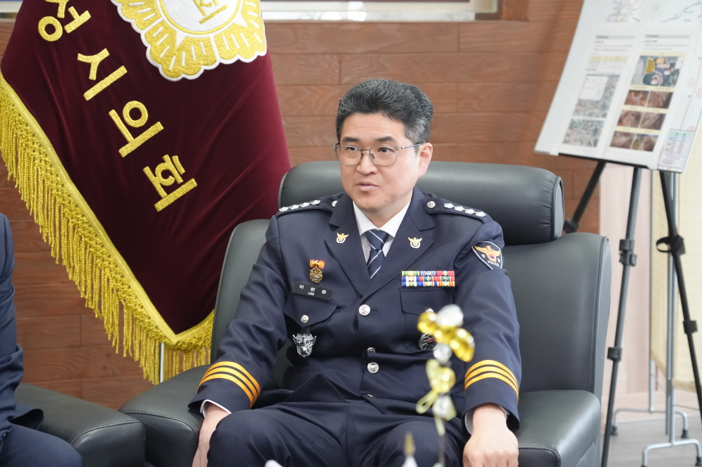 '안성경찰서장 의회방문' 게시글의 사진(7)