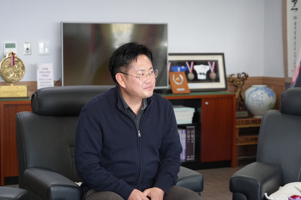 '신임 안성소방서장 의회 방문' 게시글의 사진(8)