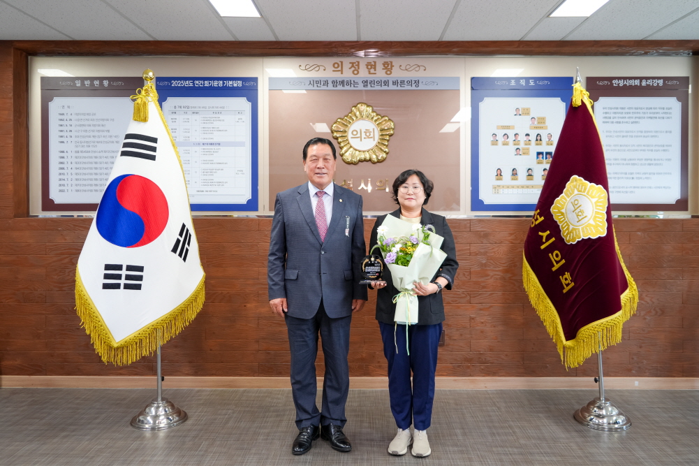 '행정사무감사 노고격려 공로패 수여식' 게시글의 사진(4)