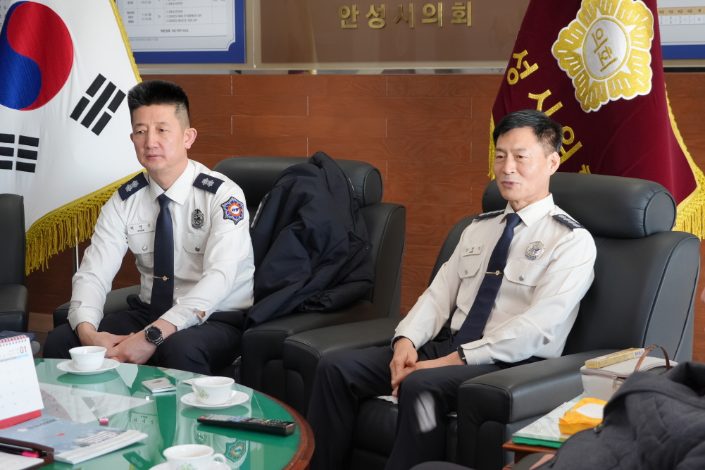 '신임 안성소방서장 의회 방문' 게시글의 사진(7)