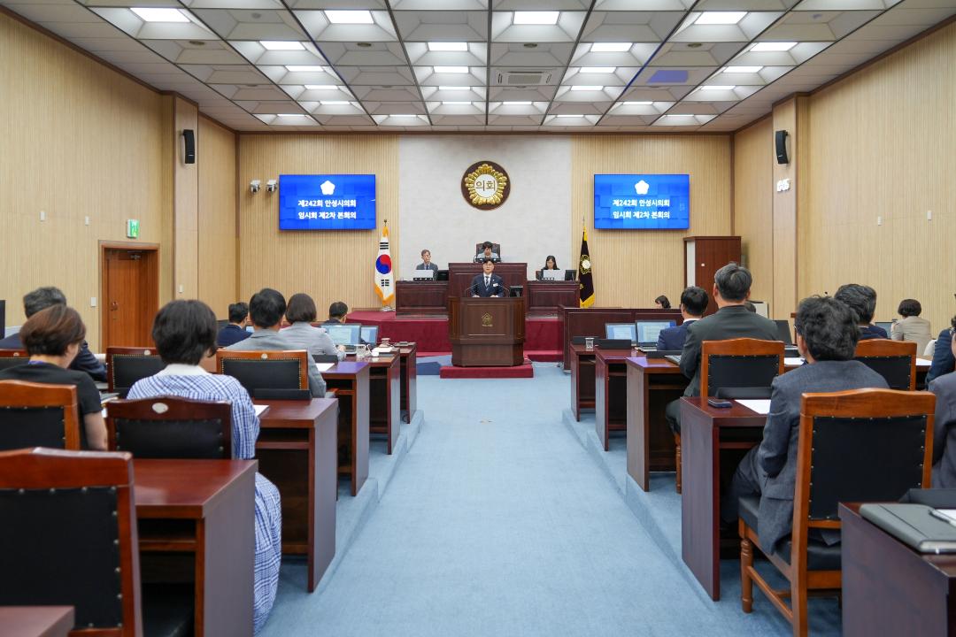'제242회 안성시의회 임시회 제2차 본회의' 게시글의 사진(11)