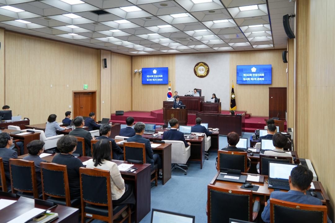 '제242회 안성시의회 임시회 제2차 본회의' 게시글의 사진(13)