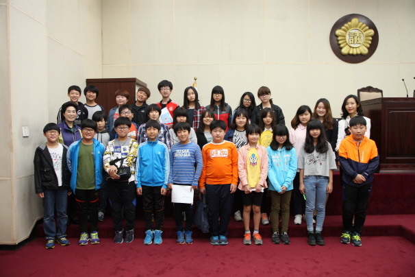 '내혜홀초등학교 6학년 학생 의회 방문' 게시글의 사진(3)