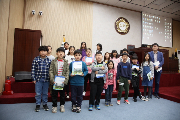 '원곡초등학교 3학년 학생 열의의회 참석' 게시글의 사진(7)
