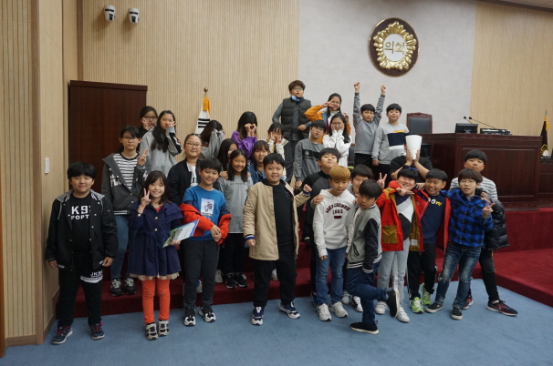 '공도 만정초등학교  5학년 2반 학생 열린의회 참석 ' 게시글의 사진(8)