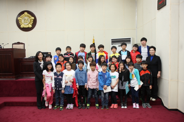 '내혜홀초등학교 4학년 학생 의회 방문' 게시글의 사진(4)