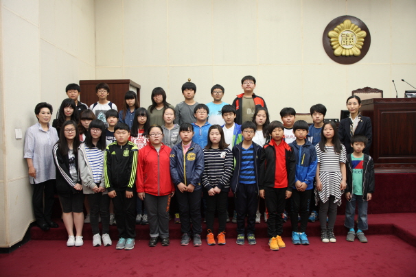'내혜홀초등학교 6학년 학생 의회 방문' 게시글의 사진(4)