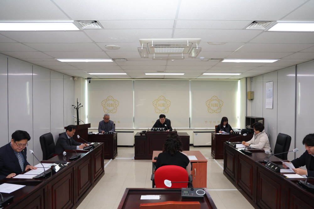 '제211회 안성시의회 임시회 제1차 운영위원회' 게시글의 사진(7)