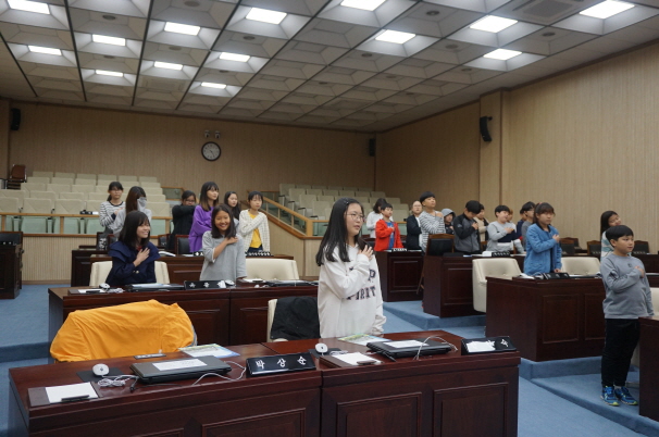 '공도 만정초등학교  5학년 2반 학생 열린의회 참석 ' 게시글의 사진(2)