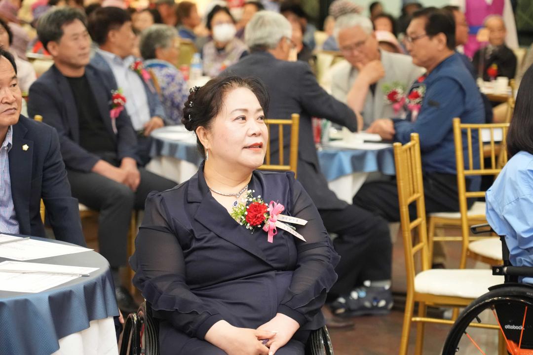 '제17회 양성면 어르신 효도잔치' 게시글의 사진(19) '제17회 양성면 어르신 효도잔치' 게시글의 사진(19)