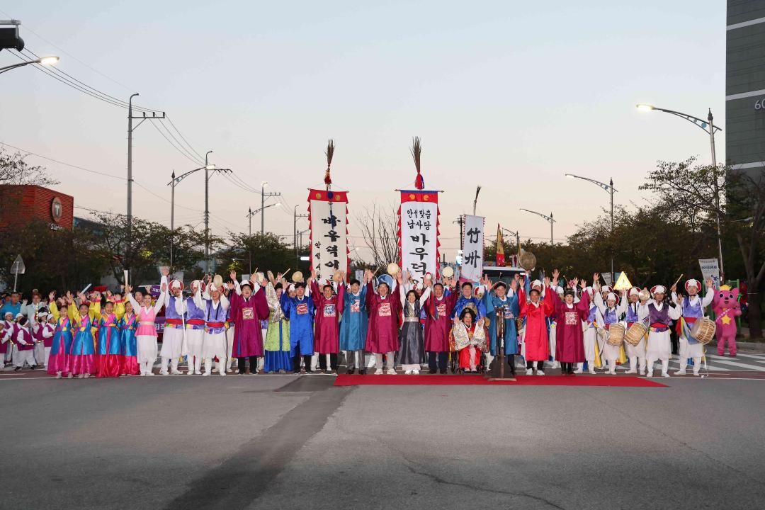 '2023 안성맞춤 남사당 바우덕이축제 길놀이 퍼레이드' 게시글의 사진(1)