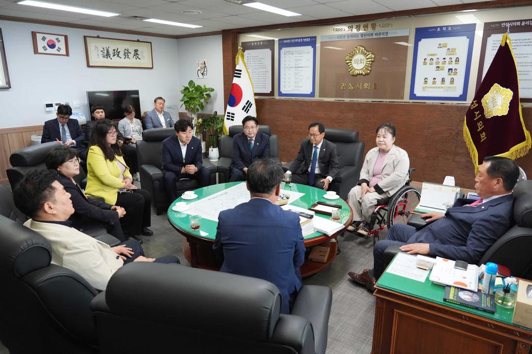 '제22대 국회의원 윤종군 당선인 안성시의회 방문' 게시글의 사진(14)