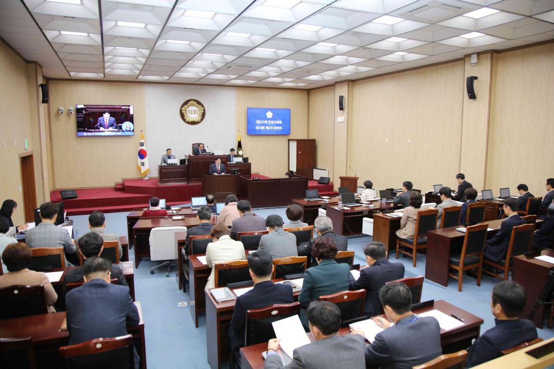 '제221회 안성시의회 임시회 제2차 본회의' 게시글의 사진(6)