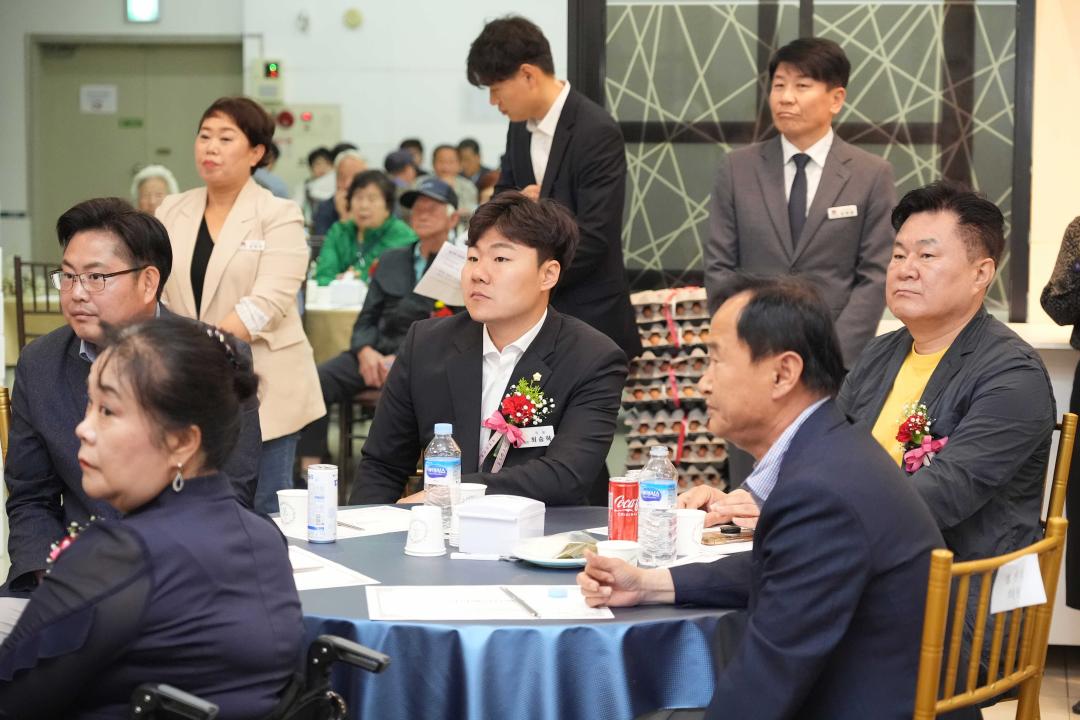 '제17회 양성면 어르신 효도잔치' 게시글의 사진(21) '제17회 양성면 어르신 효도잔치' 게시글의 사진(21)