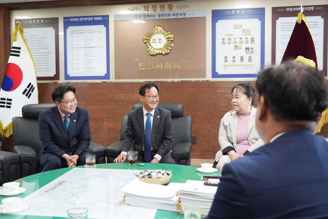'제22대 국회의원 윤종군 당선인 안성시의회 방문' 게시글의 사진(11)
