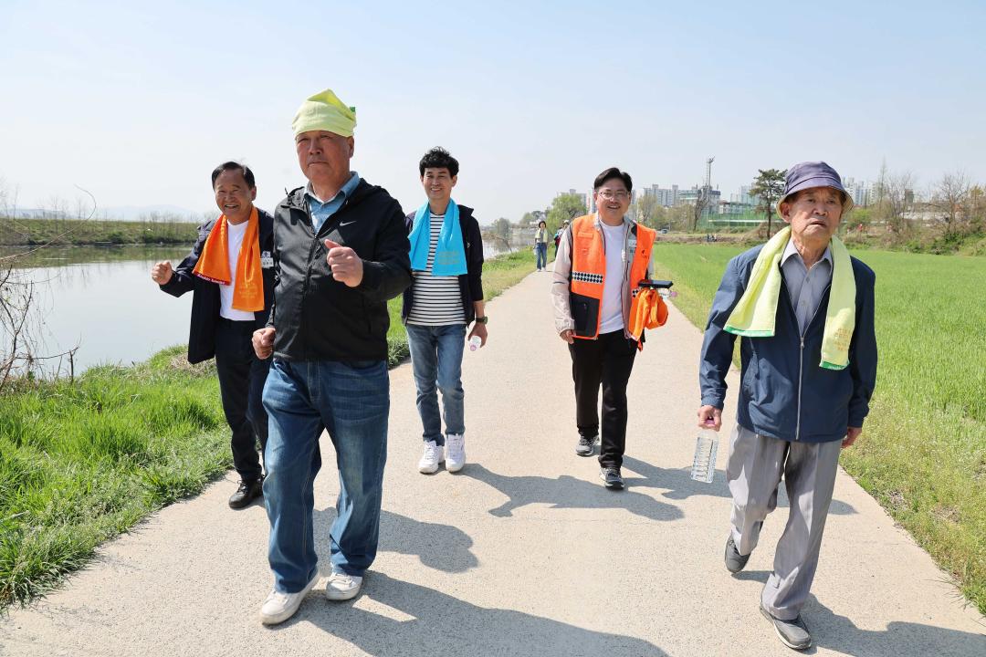 '제1회 공도읍 한마음 어르신 건강 걷기 프로그램' 게시글의 사진(2)