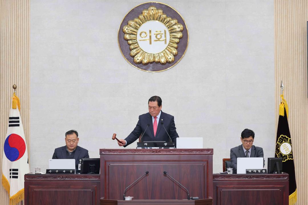 '제220회 안성시의회 임시회 제1차 본회의' 게시글의 사진(7)