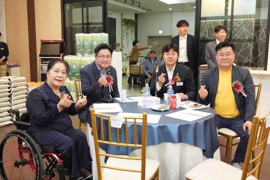 '제17회 양성면 어르신 효도잔치' 게시글의 사진(11) '제17회 양성면 어르신 효도잔치' 게시글의 사진(11)