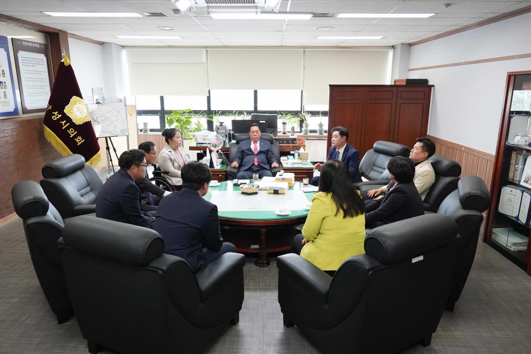 '제22대 국회의원 윤종군 당선인 안성시의회 방문' 게시글의 사진(4)