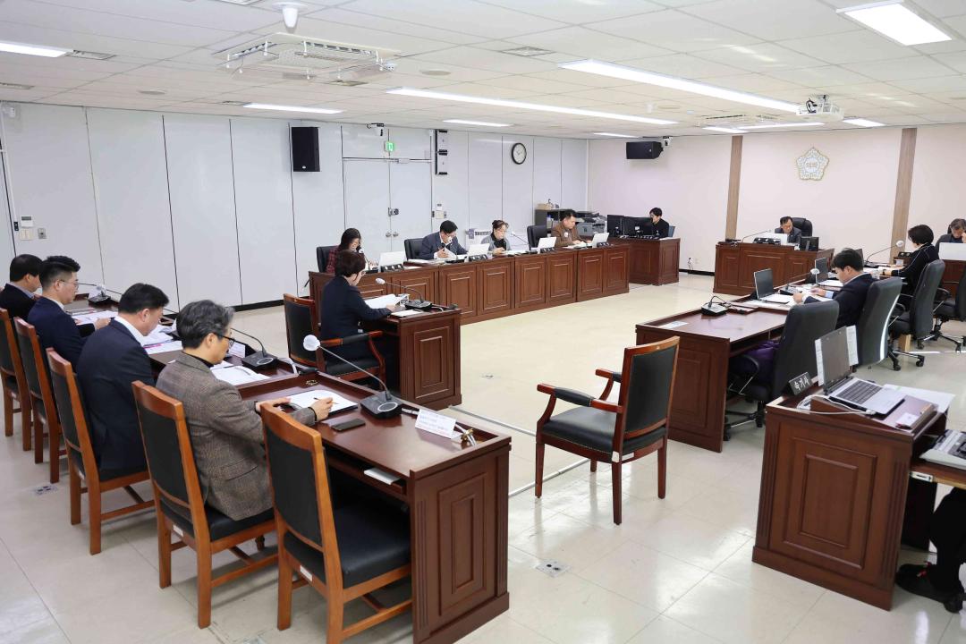 '제221회 안성시의회 임시회 제1차 업무계획청취특별위원회' 게시글의 사진(2)